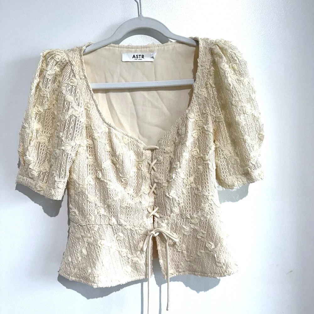 ASTR the Label Cherian Floral Appliqué Lace Top peplum Cream Fairy coquette Sz-S
